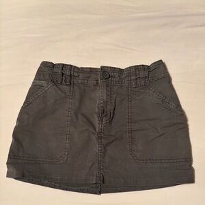 Gray cargo skirt